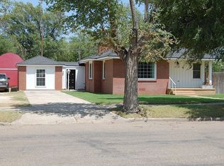 1121 Oak Ave, Dalhart, TX 79022