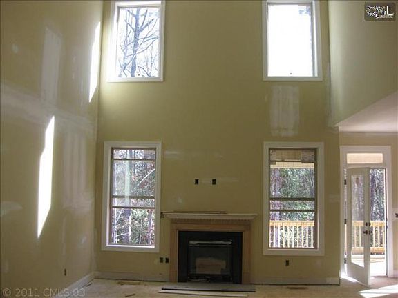 4th image of 102 Drakewood Dr