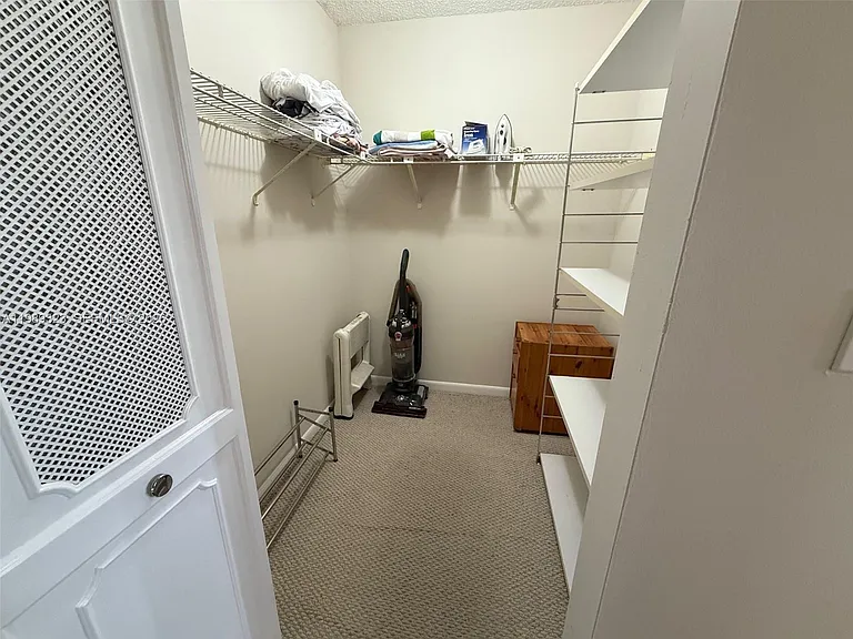 17011 N Bay Rd #1007 — Photo 16