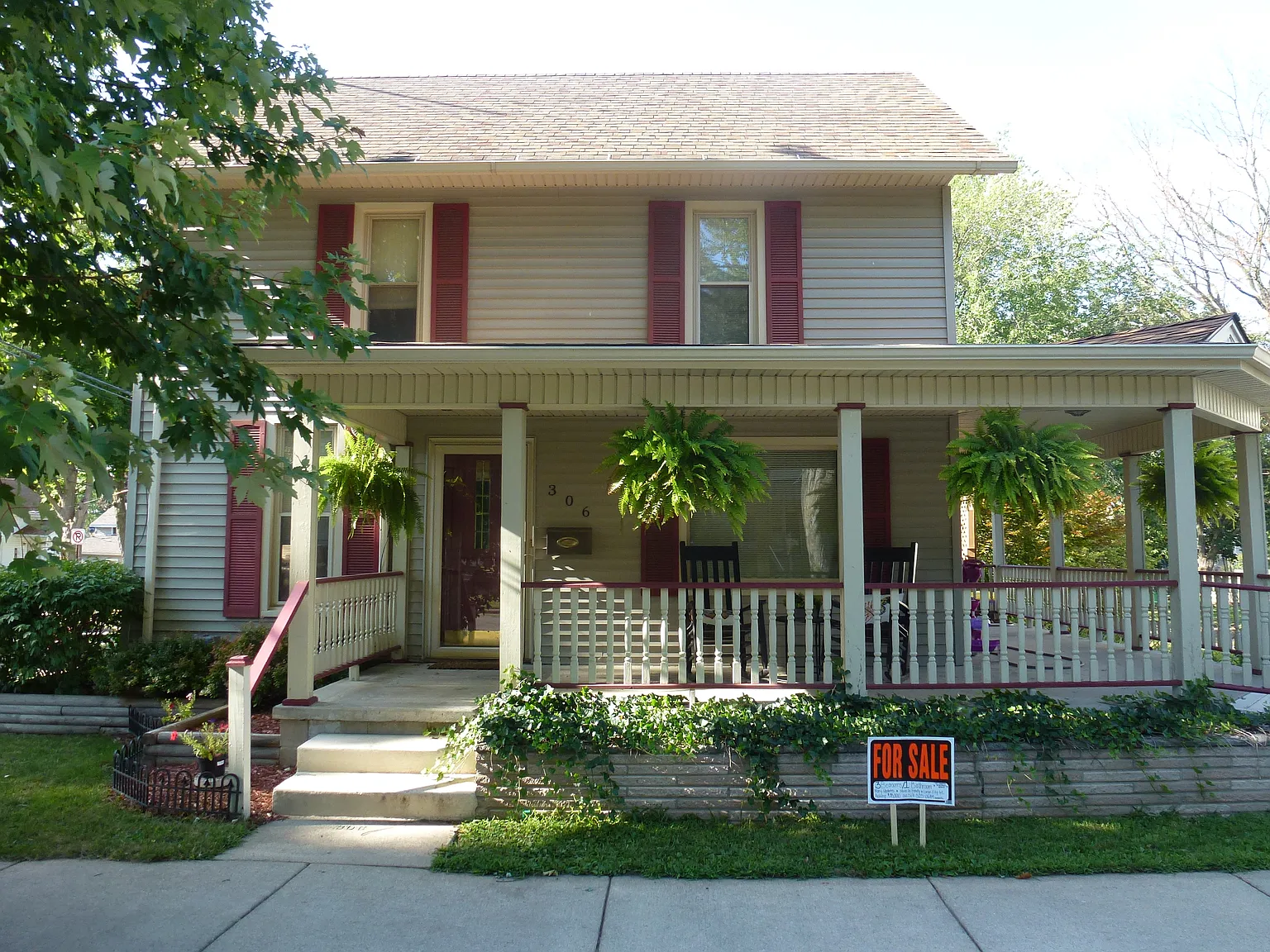 306 W McConnell St photo 1