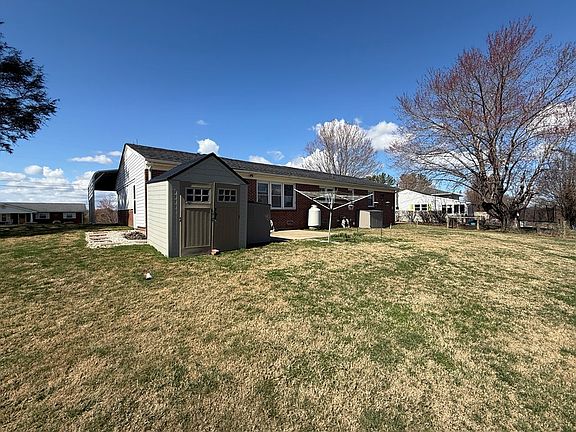5th image of 628 Courtland Cir