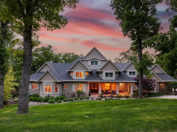 12993 Oak Brook Dr, Urbandale, IA 50323