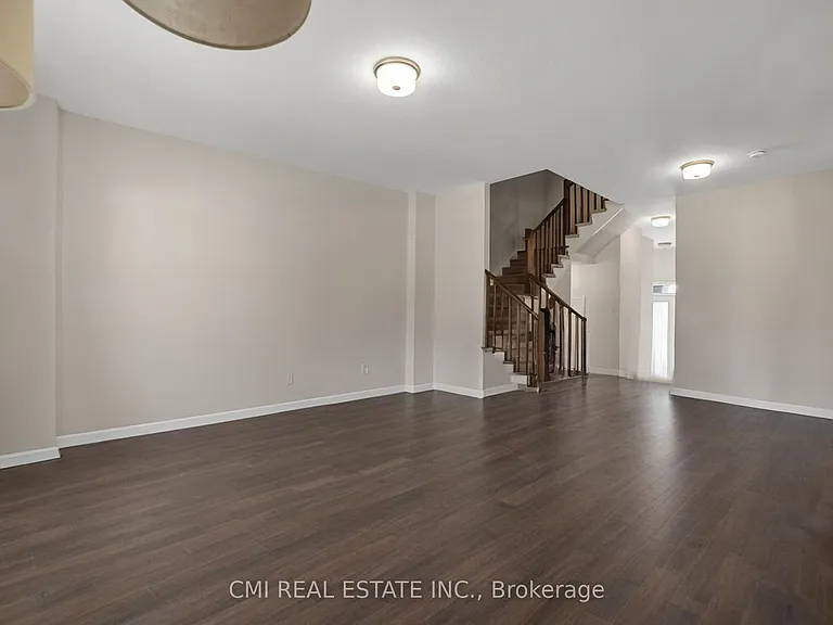 3742 Sunbank Cres — Photo 9