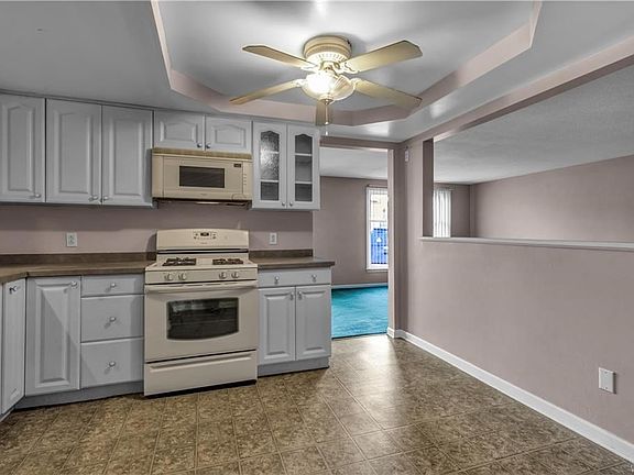 3rd image of 75 Henel Ave APT 2