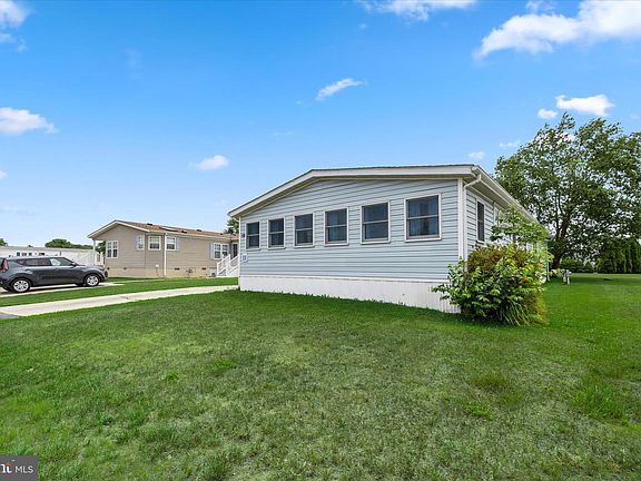 2nd image of 11 Andover Ln #39182