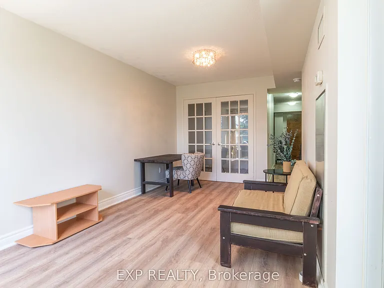 60 Fairfax Cres N #221 — Photo 3