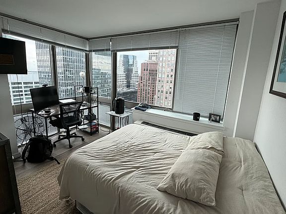 2nd image of 90 William St #17AB
