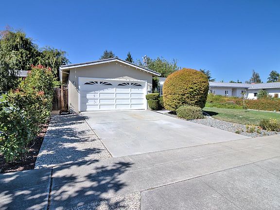 3rd image of 1351 Niagara Dr