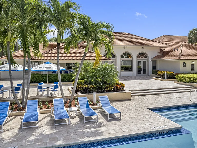 Palm Isle Residences — Photo 13