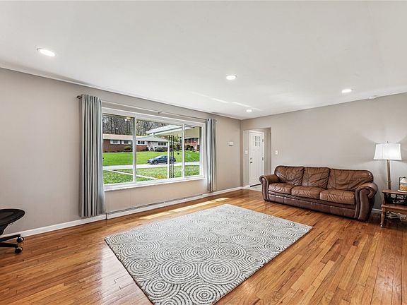 5th image of 729 Brookview Dr