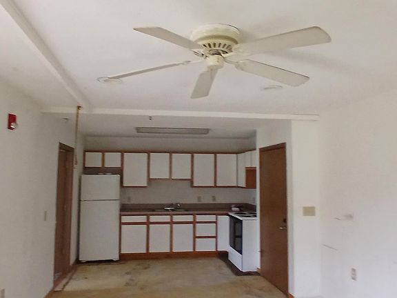 3rd image of 201 N Cedar St