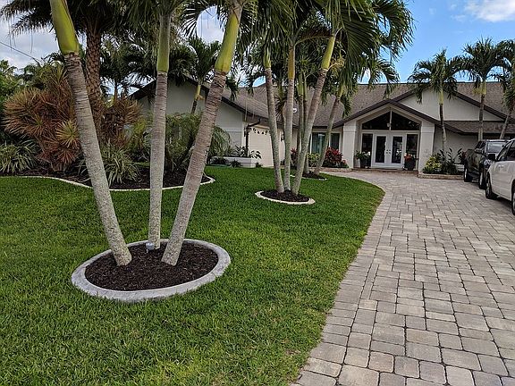 4th image of 2818 SW 51st St