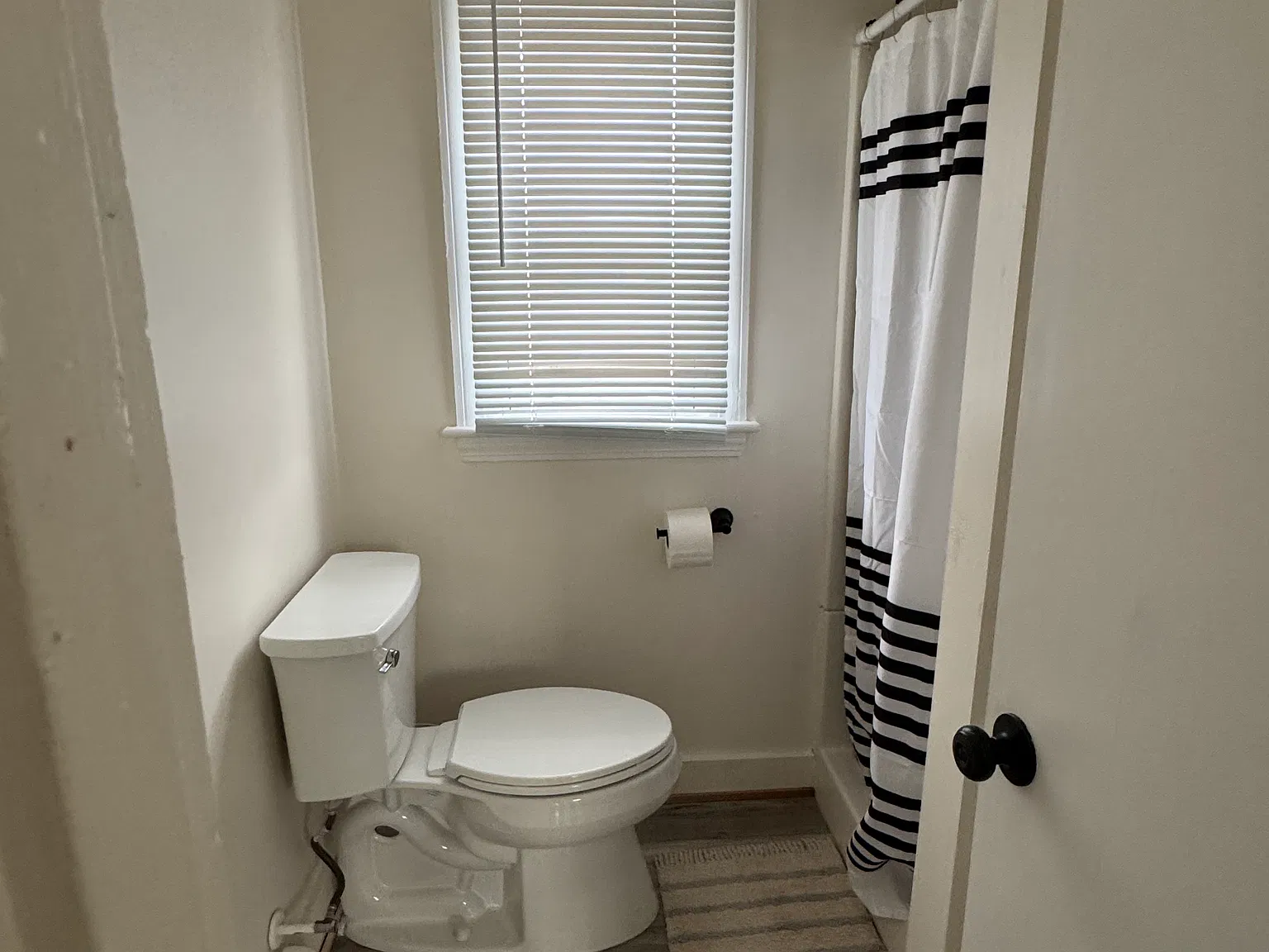 Studio, 12000 sqft, $1,600 — Photo 4