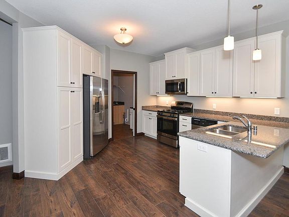 4th image of 619 Liberty Way