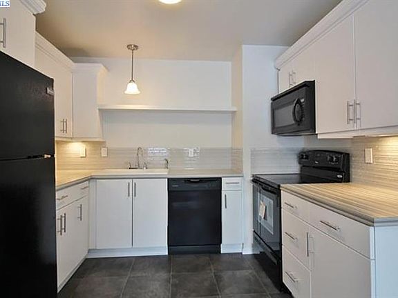 3rd image of 99 N Waverly Pl APT A