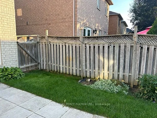 5 Hillpath Cres — Photo 7