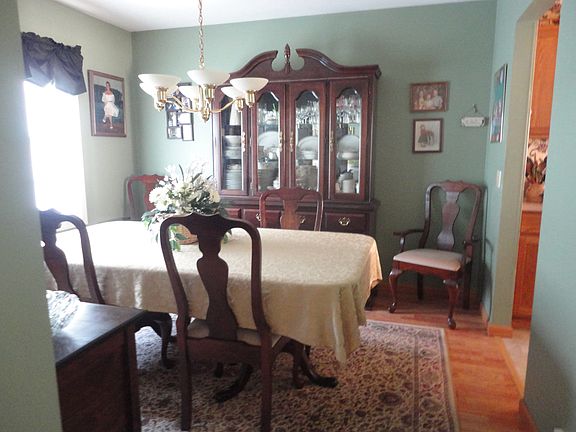 5th image of 8 Willow Park Dr E