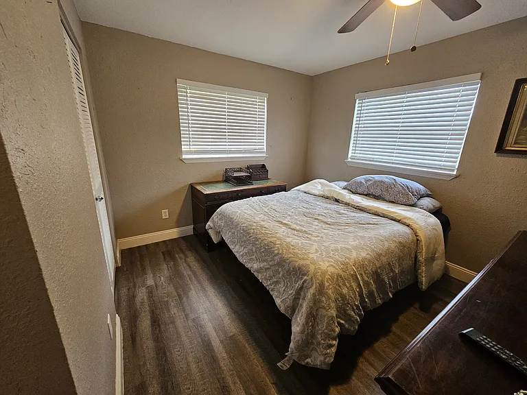 545 Oxford Ave — Photo 13