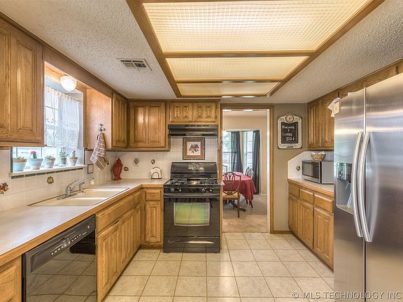 4th image of 7808 N 130th East Ave