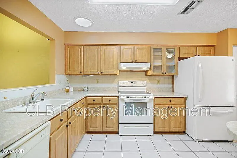 2 bed, 2.0 bath, 1115 sqft, $1,900 — Photo 4