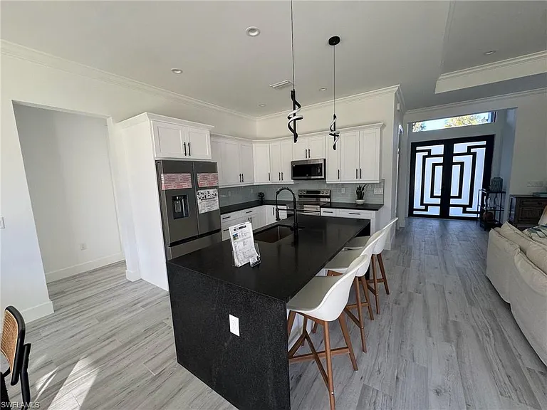 308 Golden Gate Blvd E — Photo 13