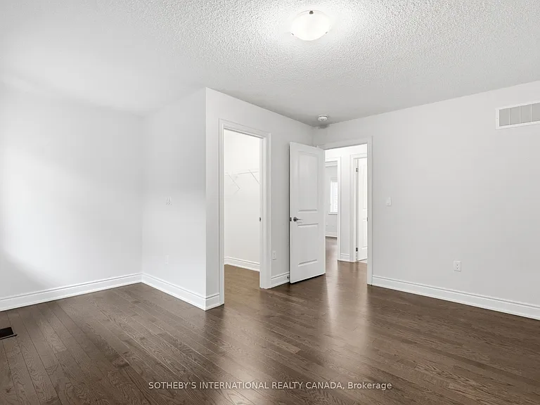 32 Bermondsey Way — Photo 23