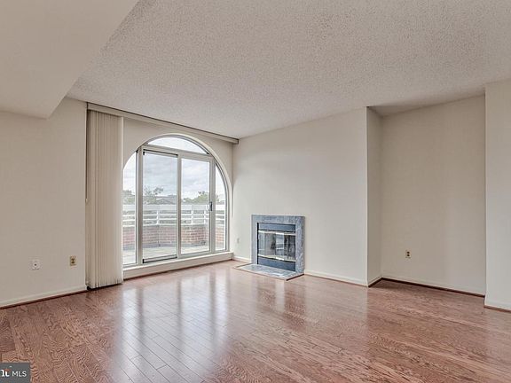 5th image of 22 Courthouse Sq #22-506