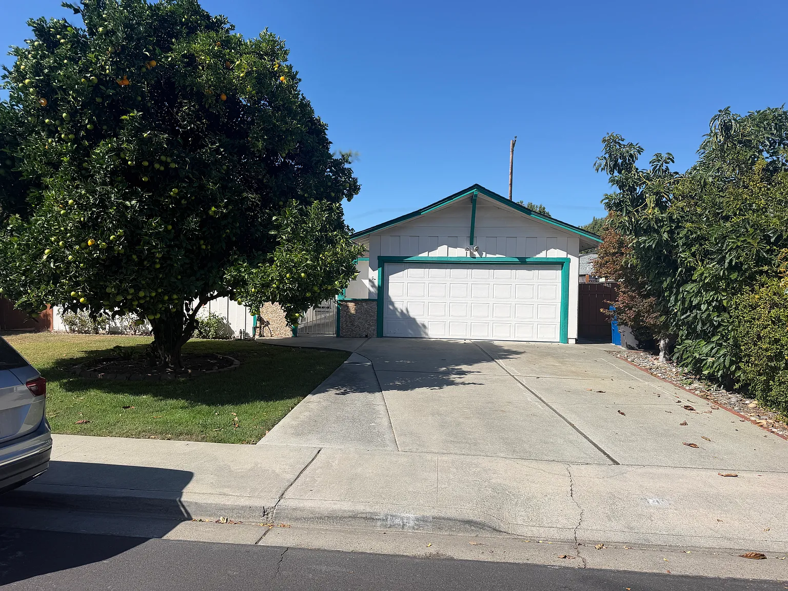 3 bed, 2.5 bath, 1836 sqft, $4,995 — Photo 2