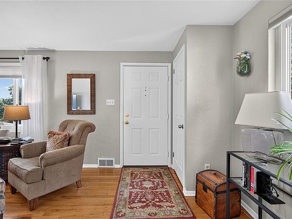 3rd image of 265 Oaklyn Rd