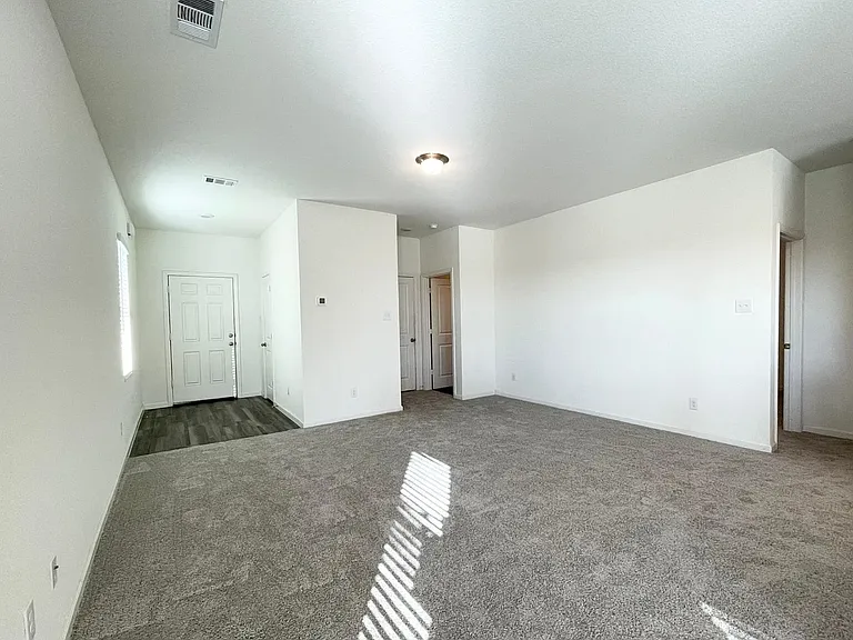 403 Covington Cv — Photo 13
