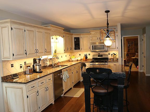 3rd image of 8019 Woodstone Dr