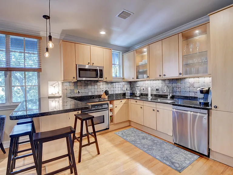 75 NE 5th Ave NE #U — Photo 10