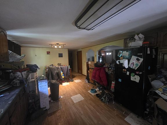 3rd image of 1043 Warren Hill Road