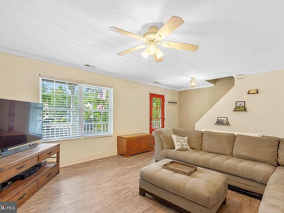 4th image of 1118 Gwynne Ave