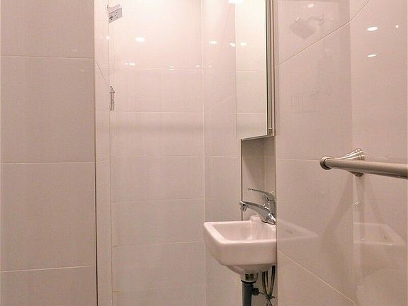 4th image of 26 Leroy St APT 3A