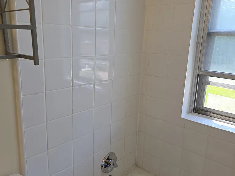 44 Virginia Ave — Photo 31