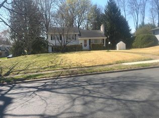 15 Woodhampton Dr, Ewing, NJ 08638