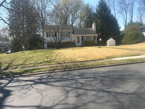 15 Woodhampton Dr, Ewing, NJ 08638