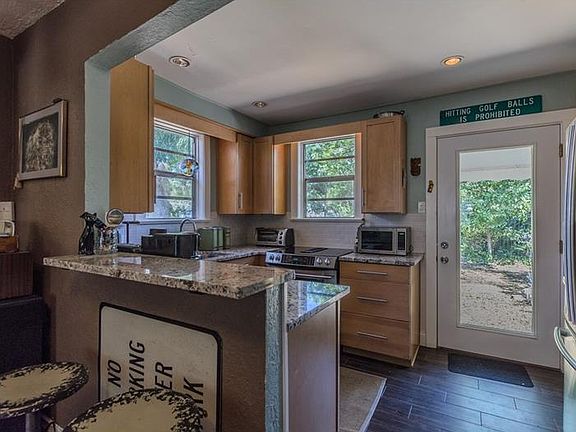 4th image of 1015 W Woodlawn Ave