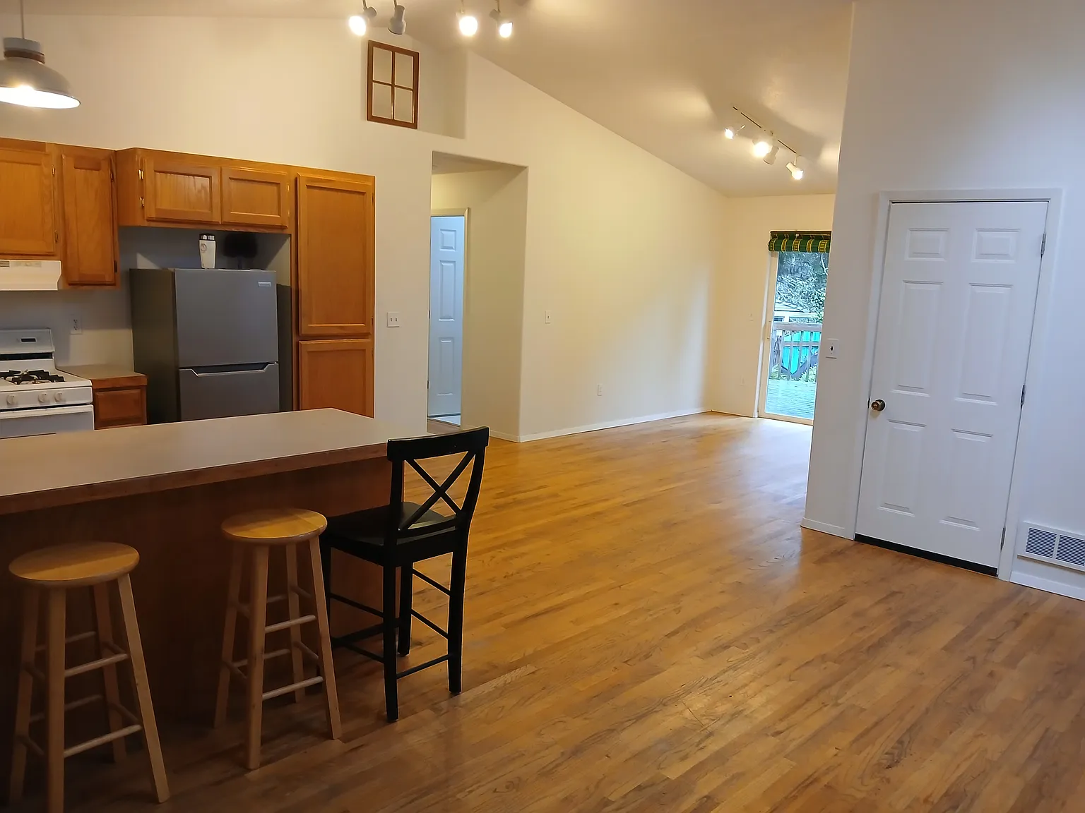 2 bed, 1148 sqft, $2,200 — Photo 3