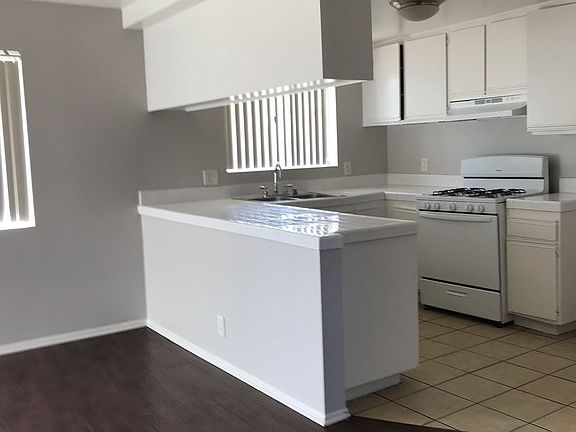 4th image of 3637 W 139th St APT 17
