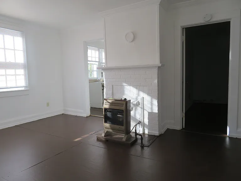 506 W Hampton St — Photo 2