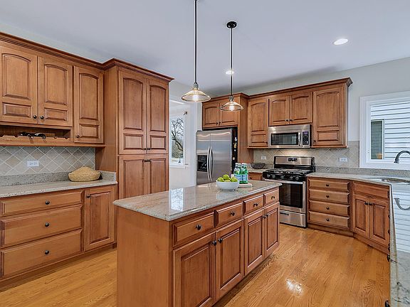 3rd image of 204 Kacie Ct