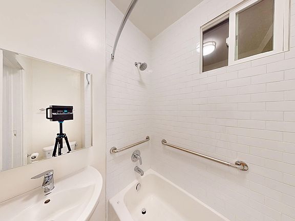 3rd image of 685 Geary St APT 202