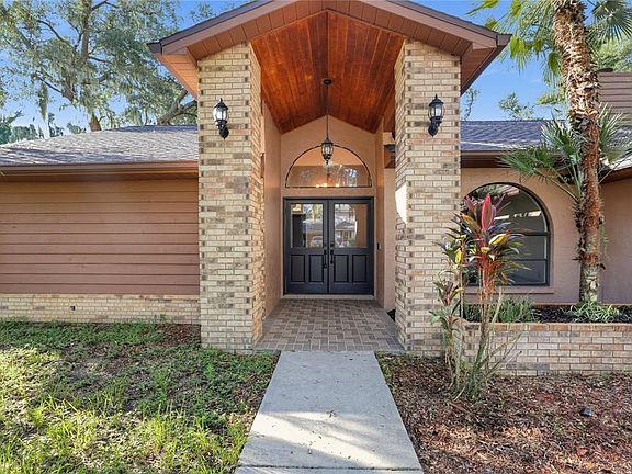5th image of 1005 HOLLYBERRY COURT