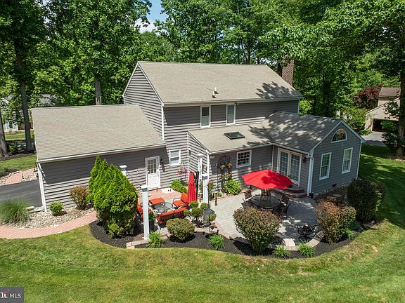 3rd image of 109 Hickory Dr