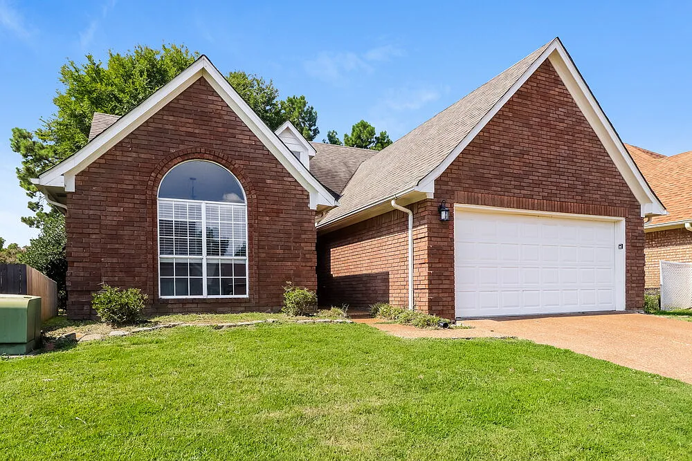 3 bed, 2.0 bath, 1563 sqft, $1,960 — Photo 3
