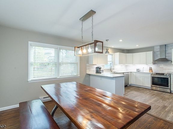 5th image of 11 Woodlawn Dr