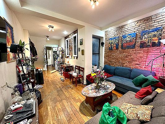 5th image of 1418 Putnam Ave APT 1L