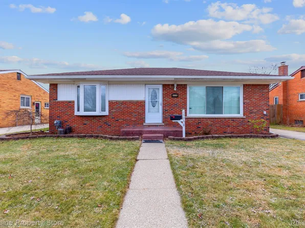 8958 Shannon Dr, Sterling Heights, MI 48314